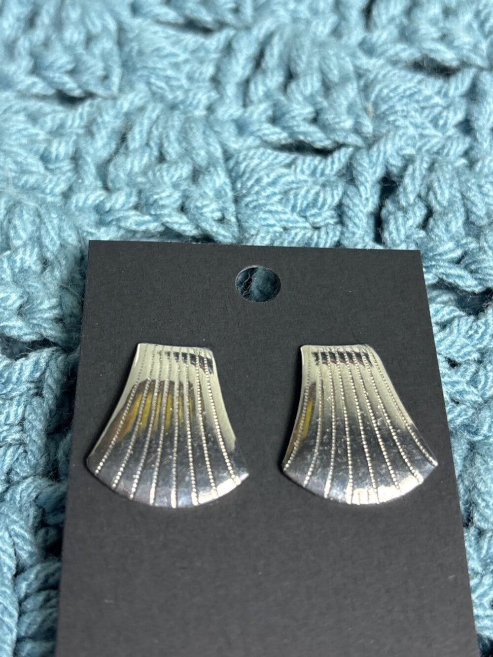 Vintage Silvertone Shell Textured Stud Earrings 1 inch